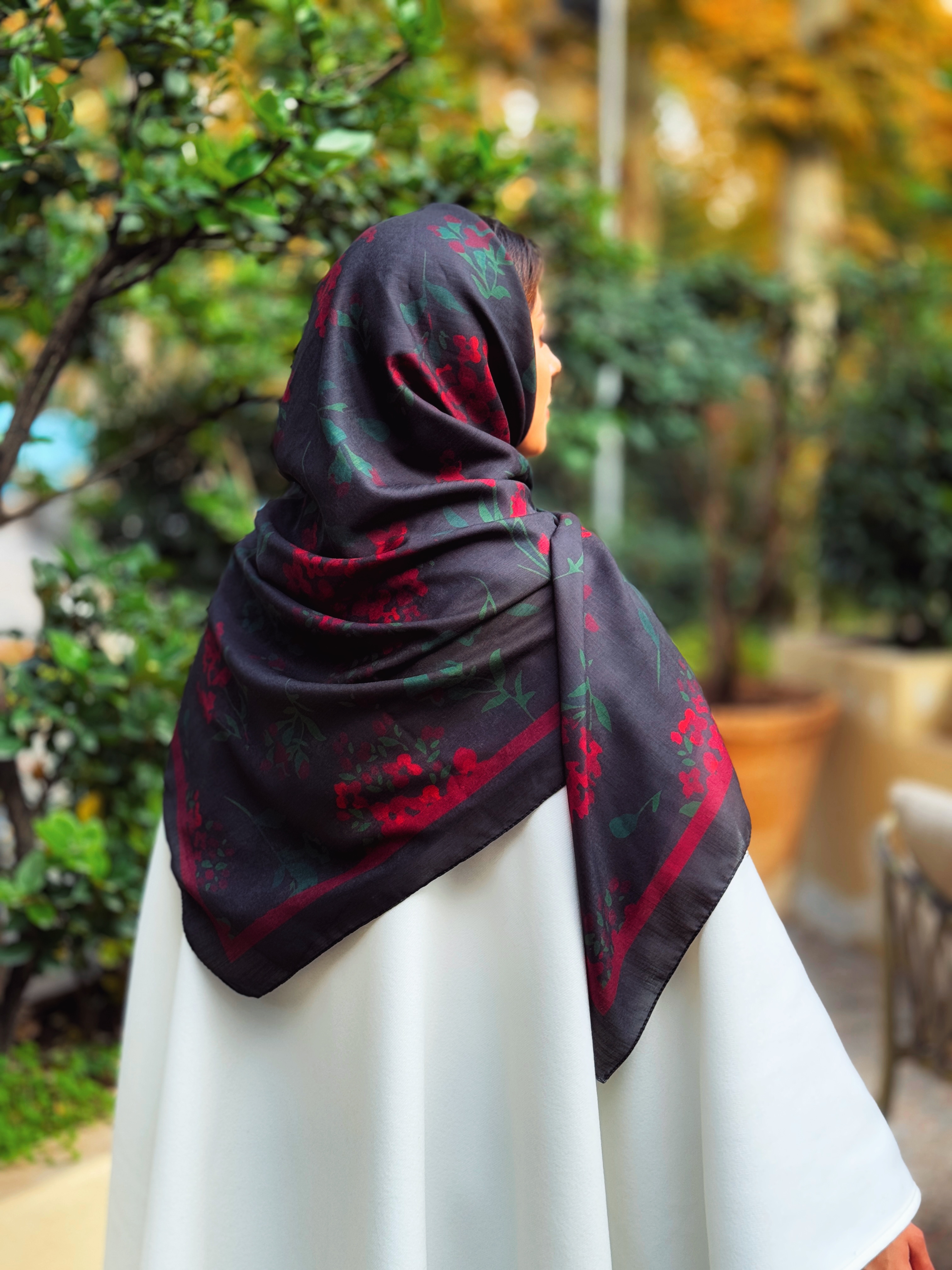 روسری نخی زنانه چهارفصل قواره ۱۳۵ با طراحی اختصاصی