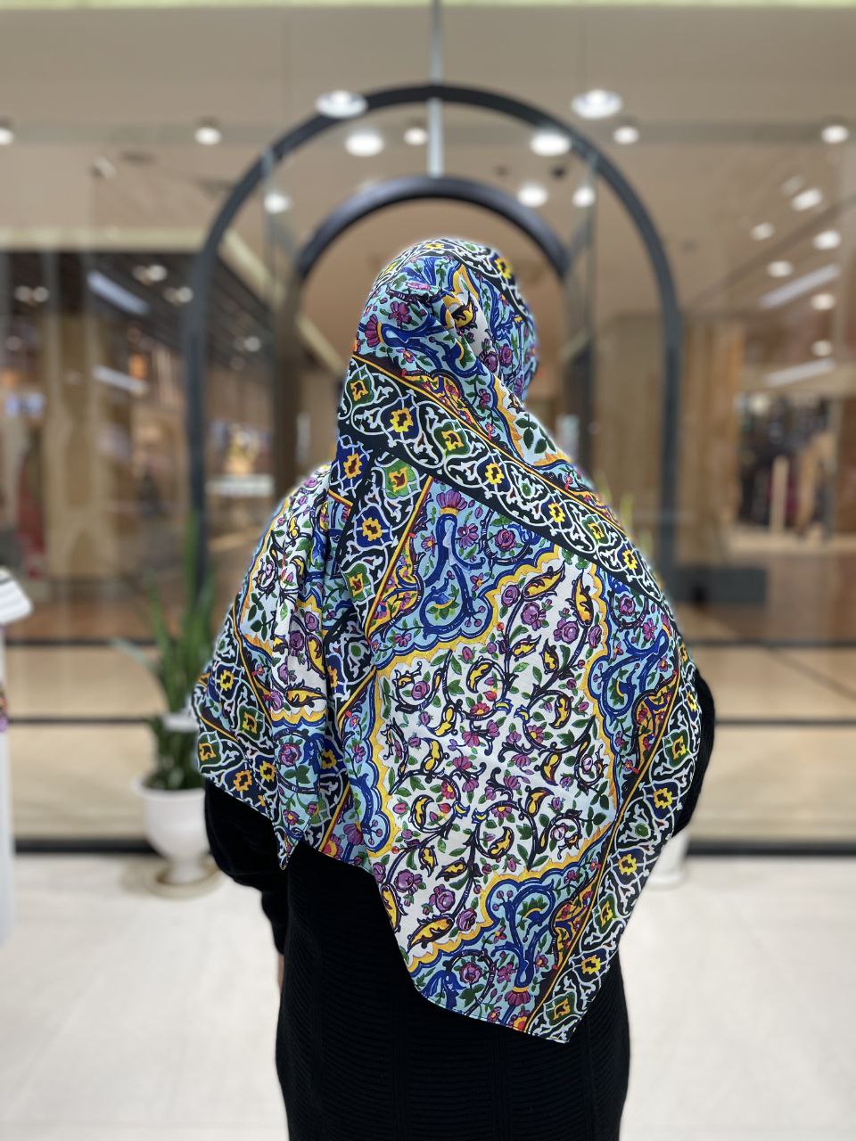 روسری نخی زنانه چهارفصل قواره ۱۳۵ با طراحی اختصاصی