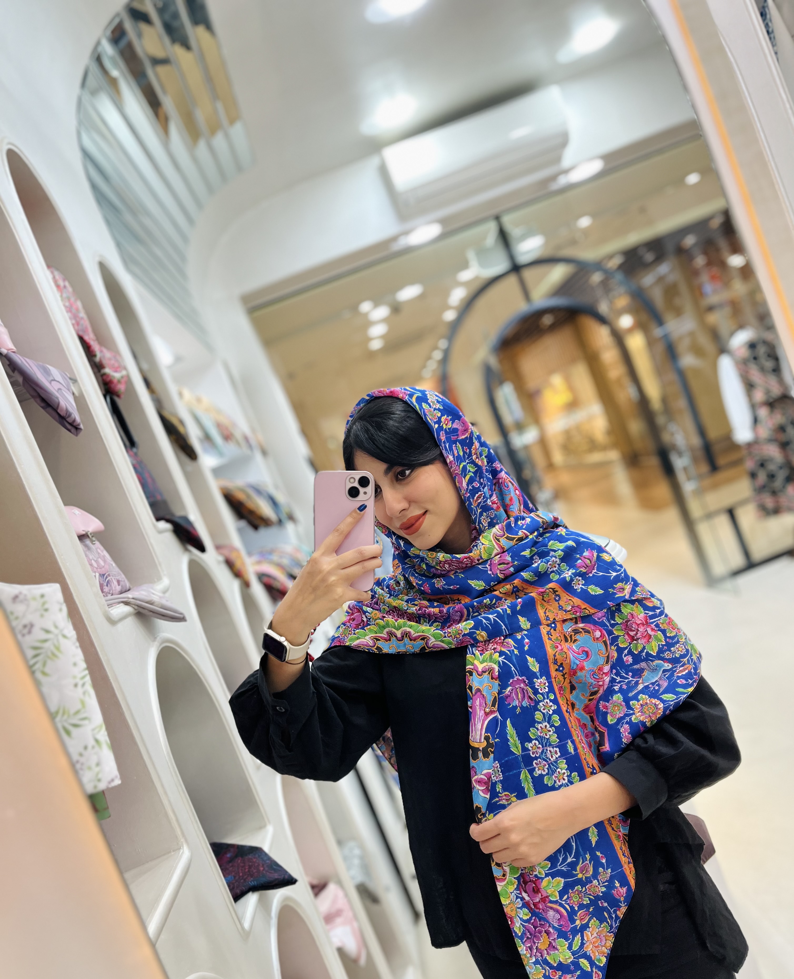 روسری نخی زنانه چهارفصل قواره ۱۳۵ با طراحی اختصاصی