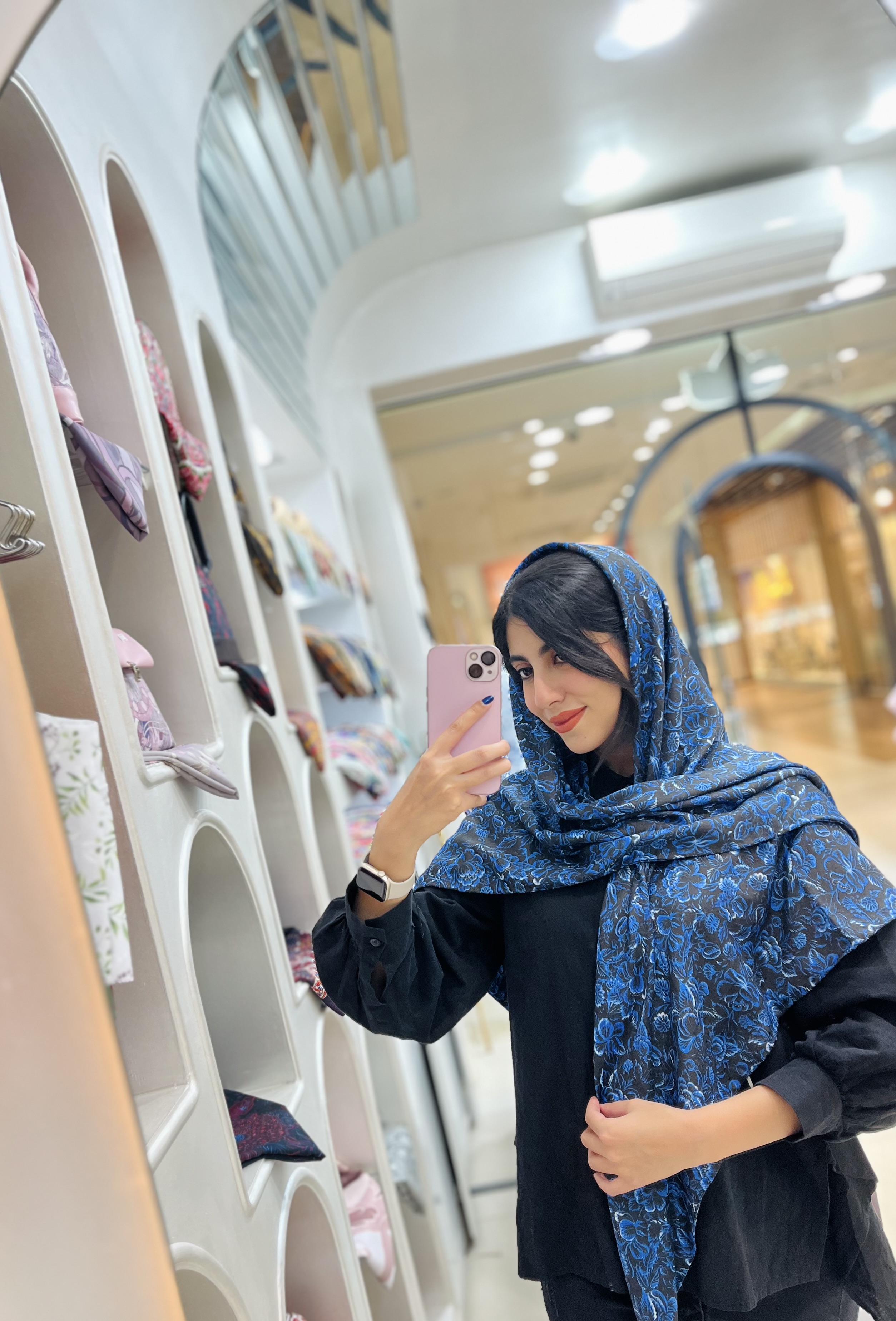 روسری نخی زنانه چهارفصل قواره ۱۳۵ با طراحی اختصاصی