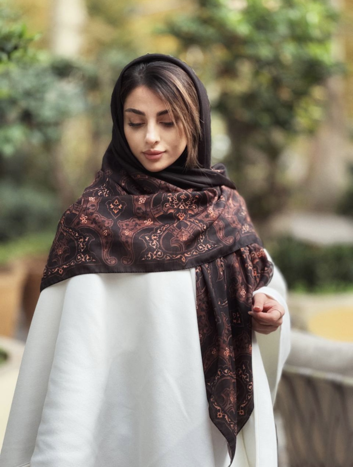 روسری نخی زنانه چهارفصل قواره ۱۳۰ با طراحی اختصاصی