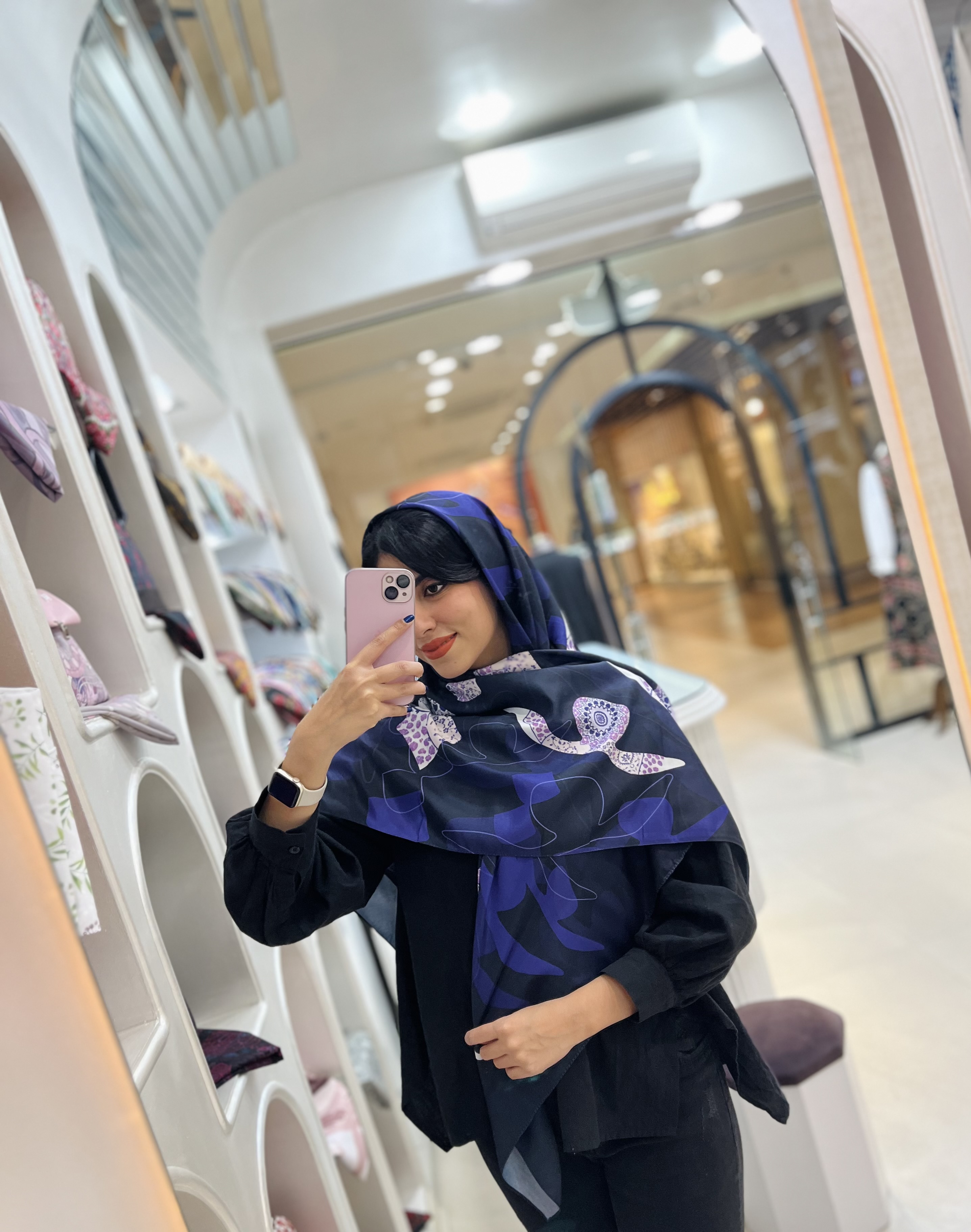 روسری نخی زنانه چهارفصل قواره ۱۳۰ با طراحی اختصاصی
