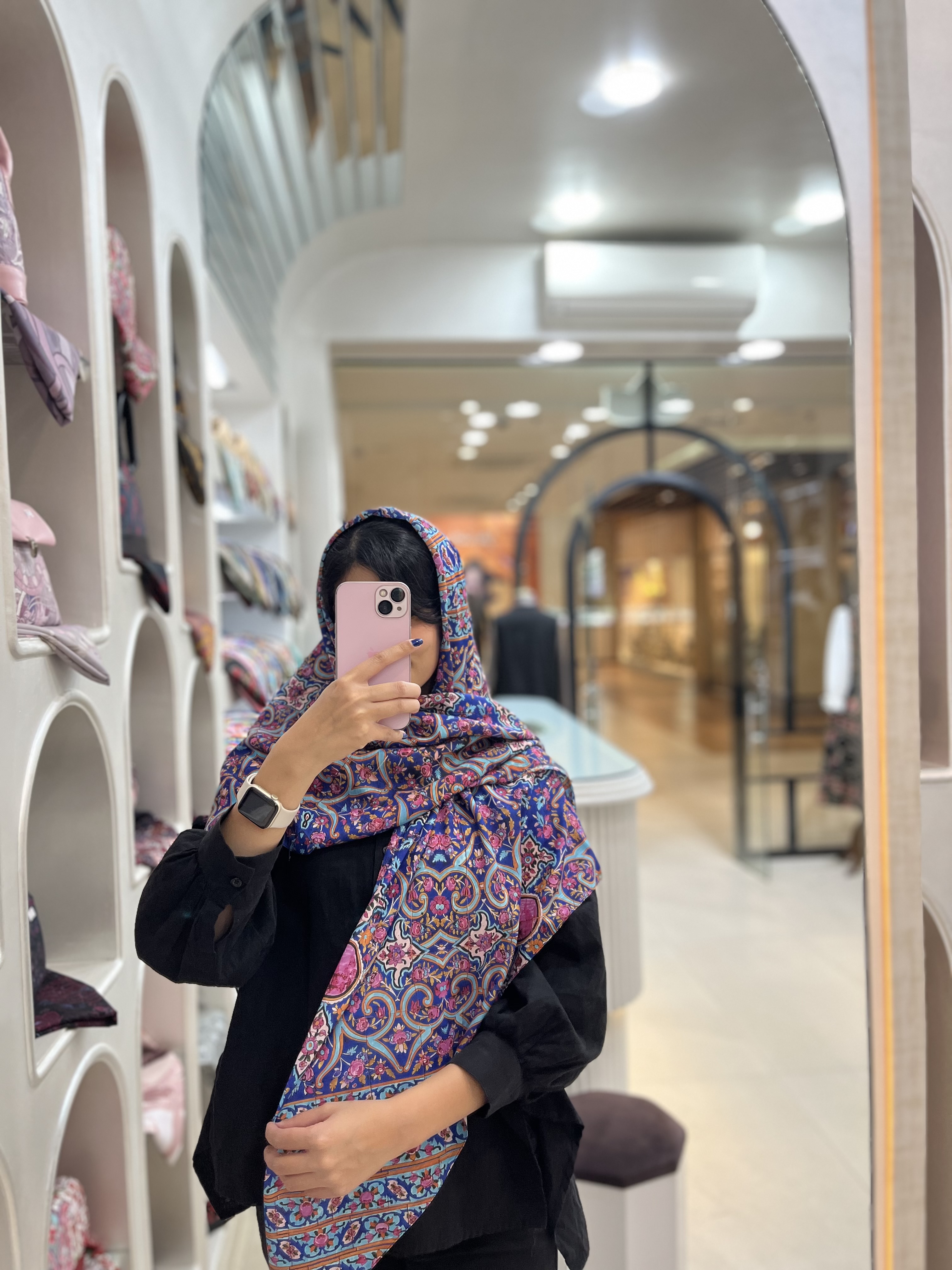 روسری نخی زنانه چهارفصل قواره ۱۳۰ با طراحی اختصاصی
