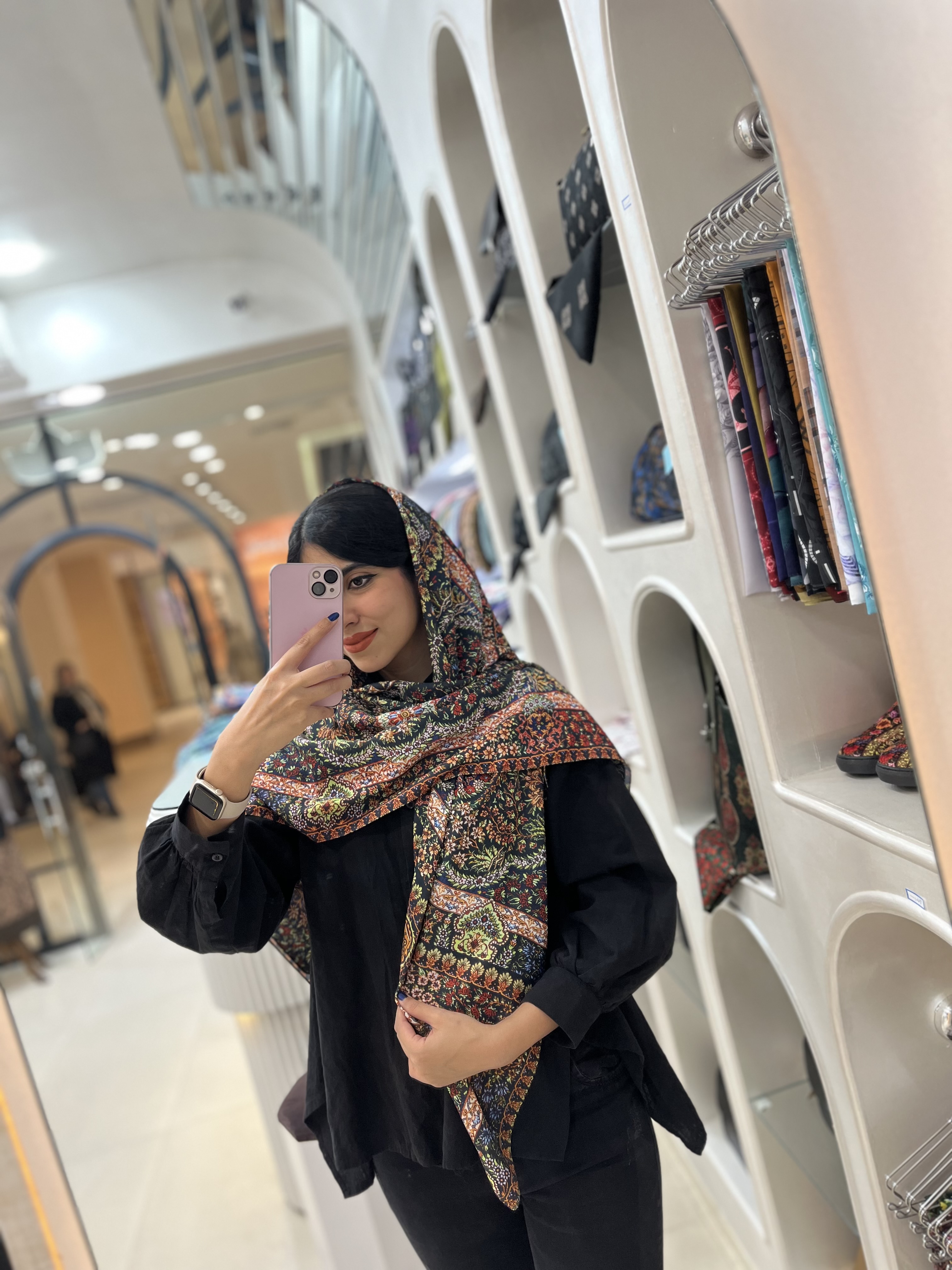 روسری نخی زنانه چهارفصل قواره ۱۳۰ با طراحی اختصاصی