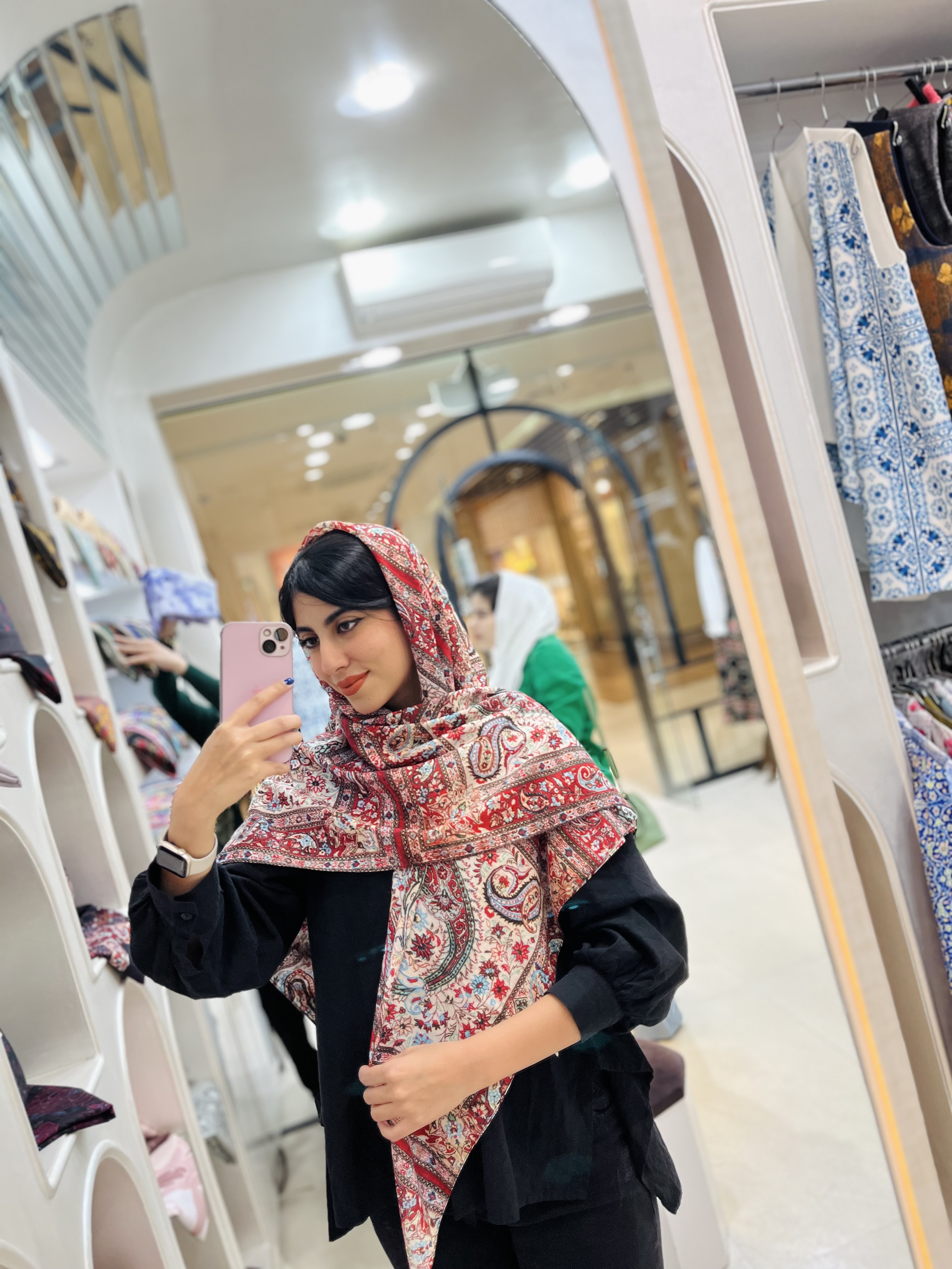 روسری نخی زنانه چهارفصل قواره ۱۳۰ با طراحی اختصاصی