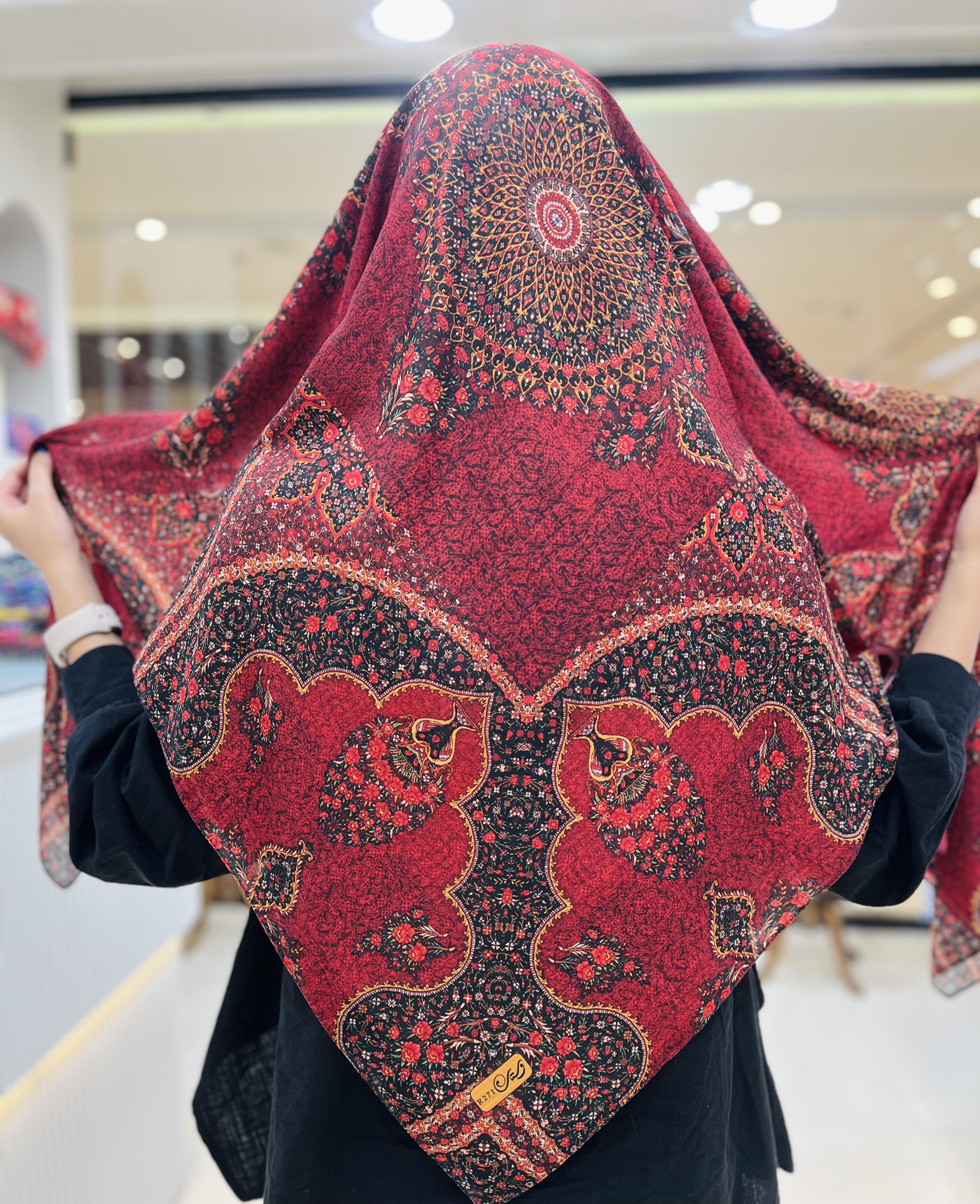 روسری نخی زنانه چهارفصل قواره ۱۳۰ با طراحی اختصاصی