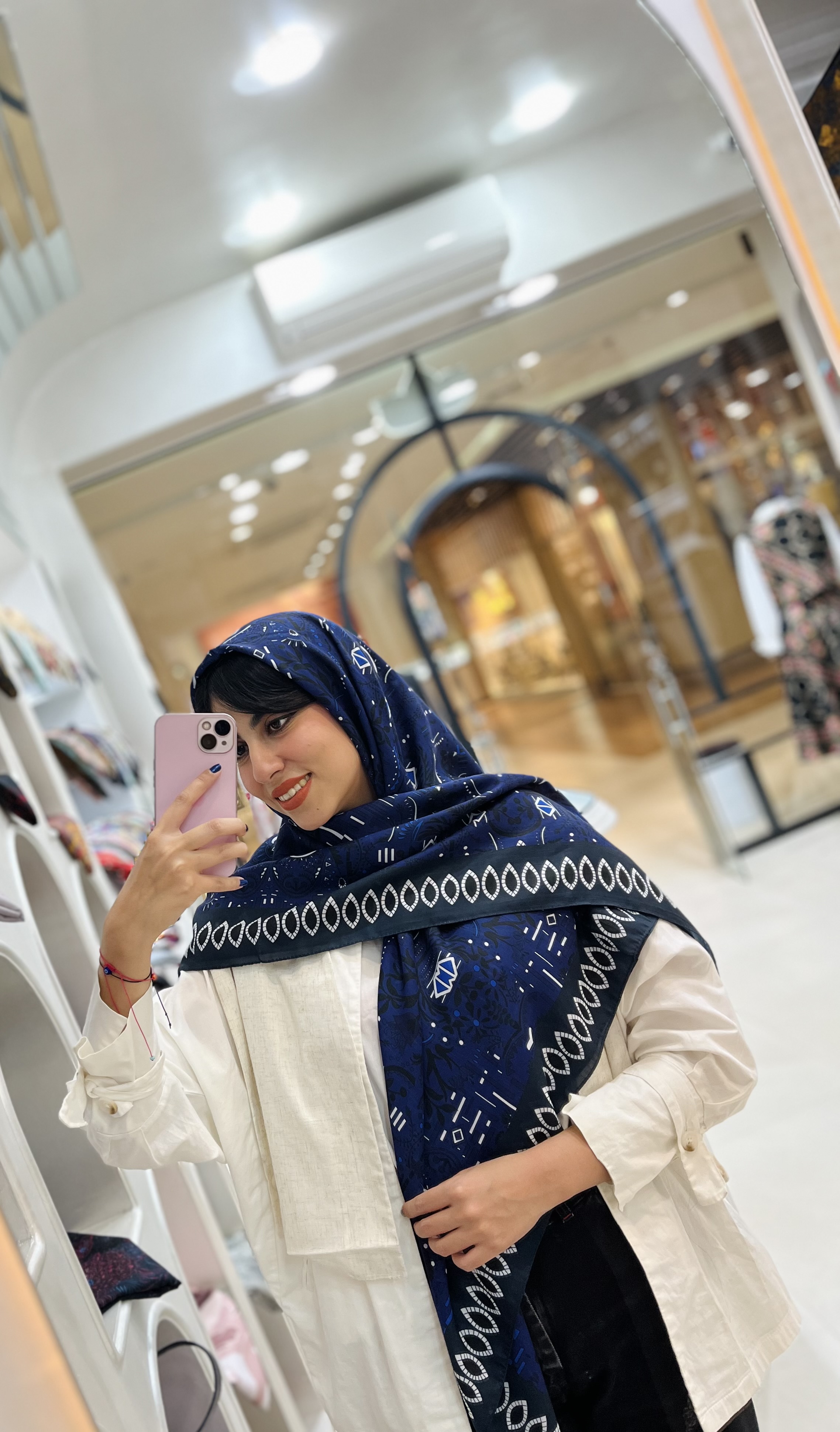 روسری نخی زنانه چهارفصل قواره ۱۳۰ با طراحی اختصاصی