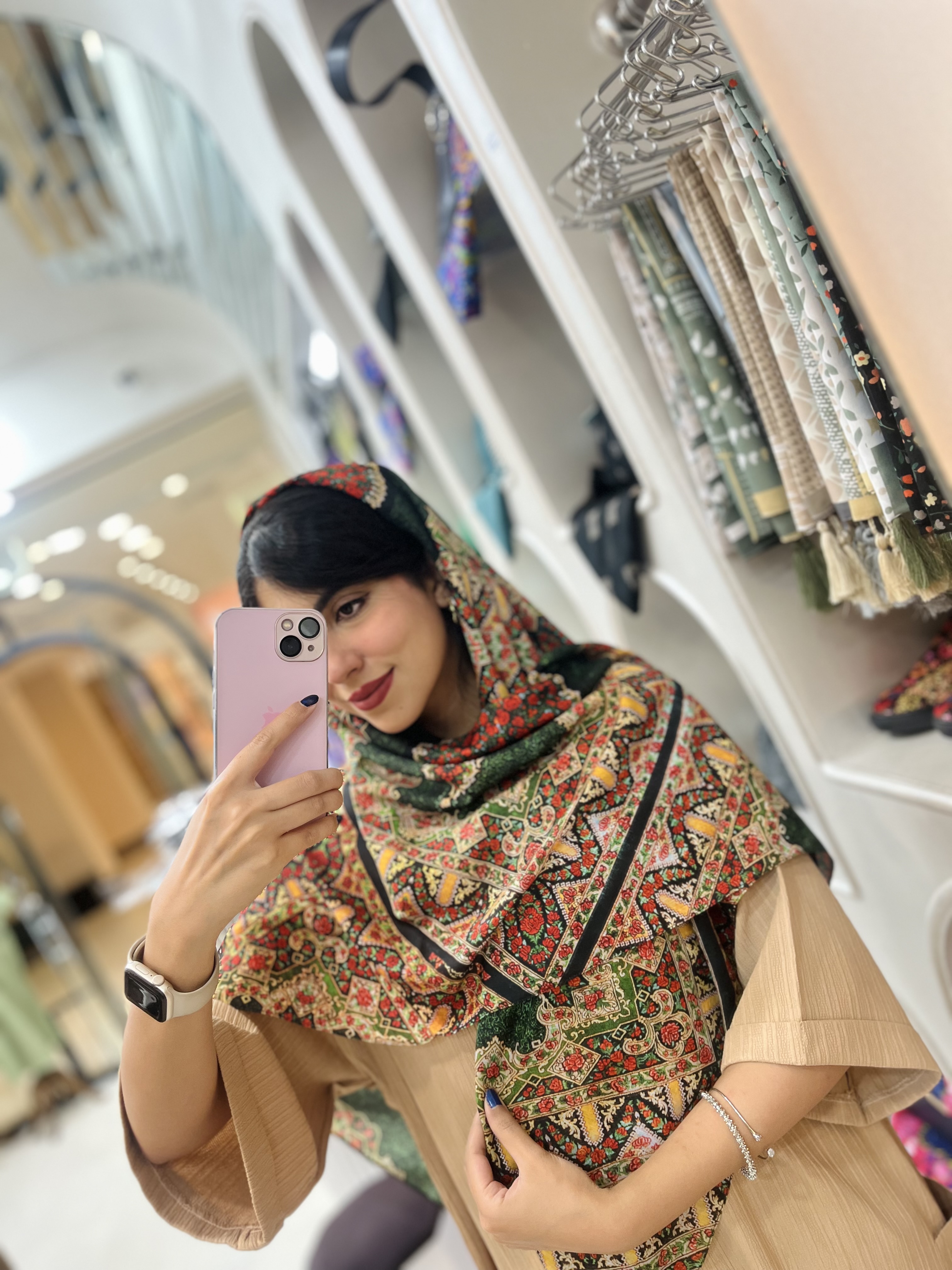 روسری نخی زنانه چهارفصل قواره ۱۳۰ با طراحی اختصاصی