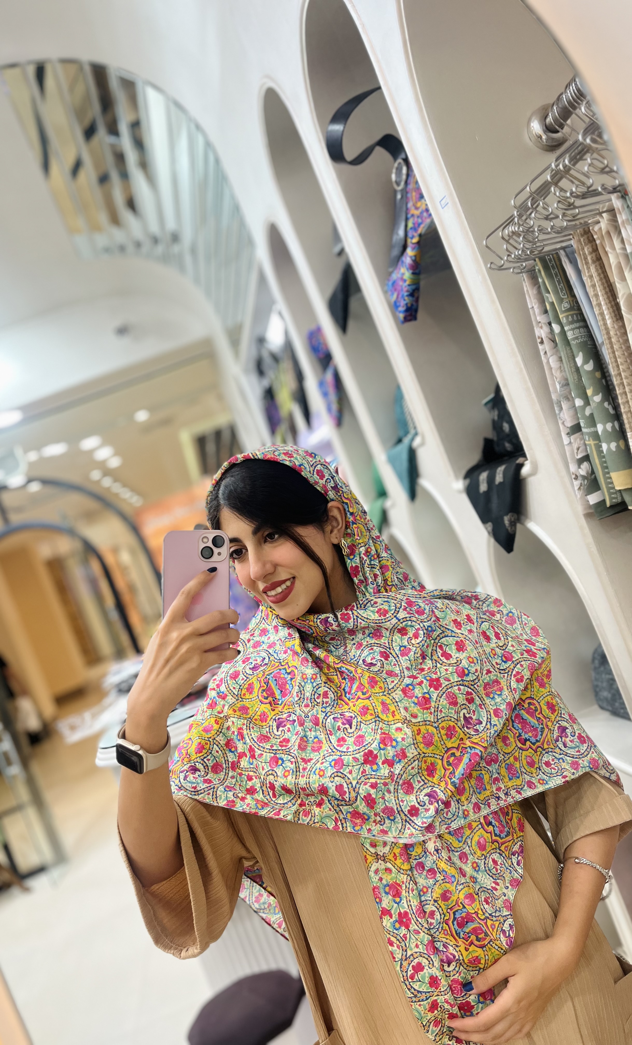 روسری نخی زنانه چهارفصل قواره ۱۳۰ با طراحی اختصاصی