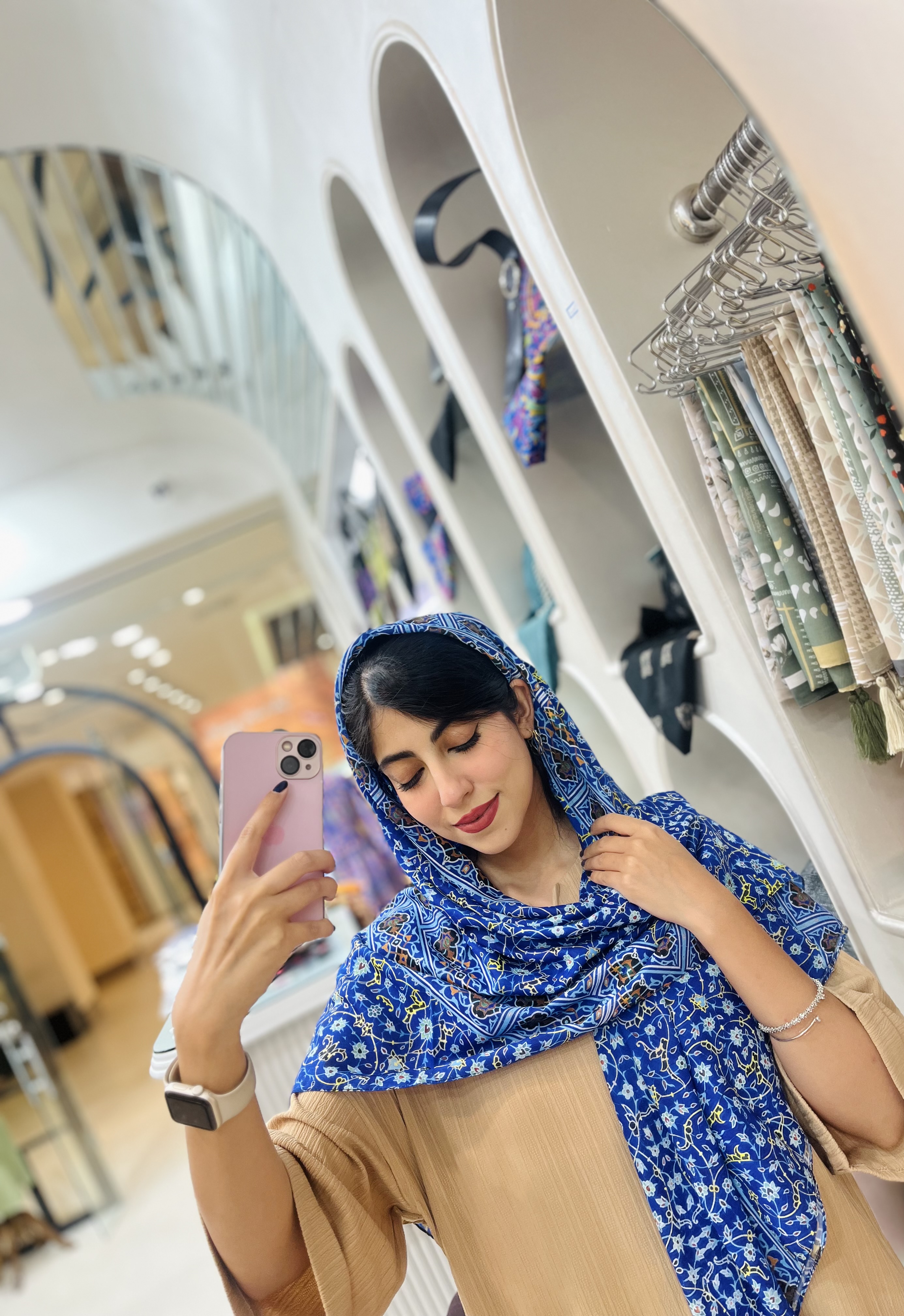 روسری نخی زنانه چهارفصل قواره ۱۳۰ با طراحی اختصاصی