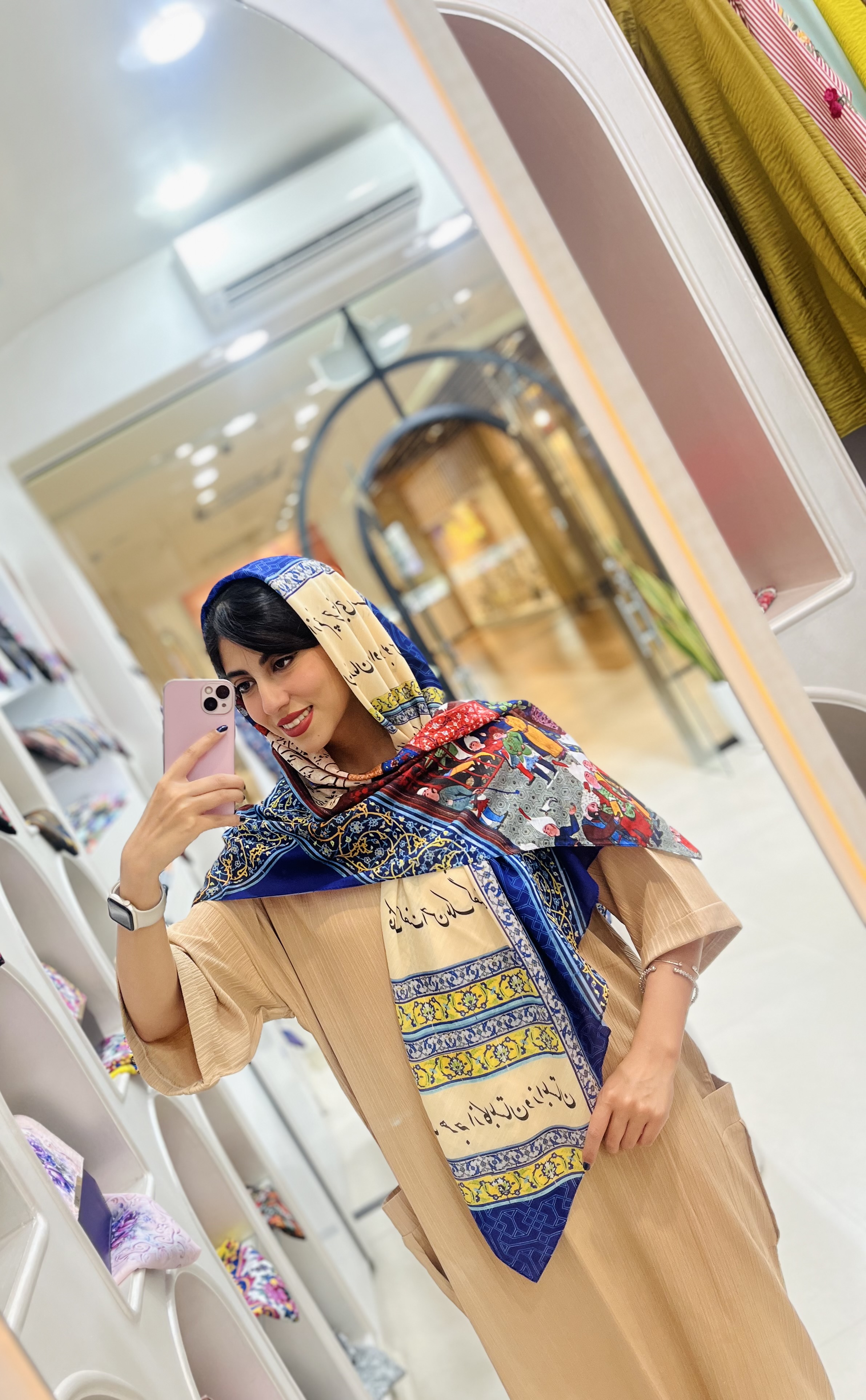 روسری نخی زنانه چهارفصل قواره ۱۳۰ با طراحی اختصاصی