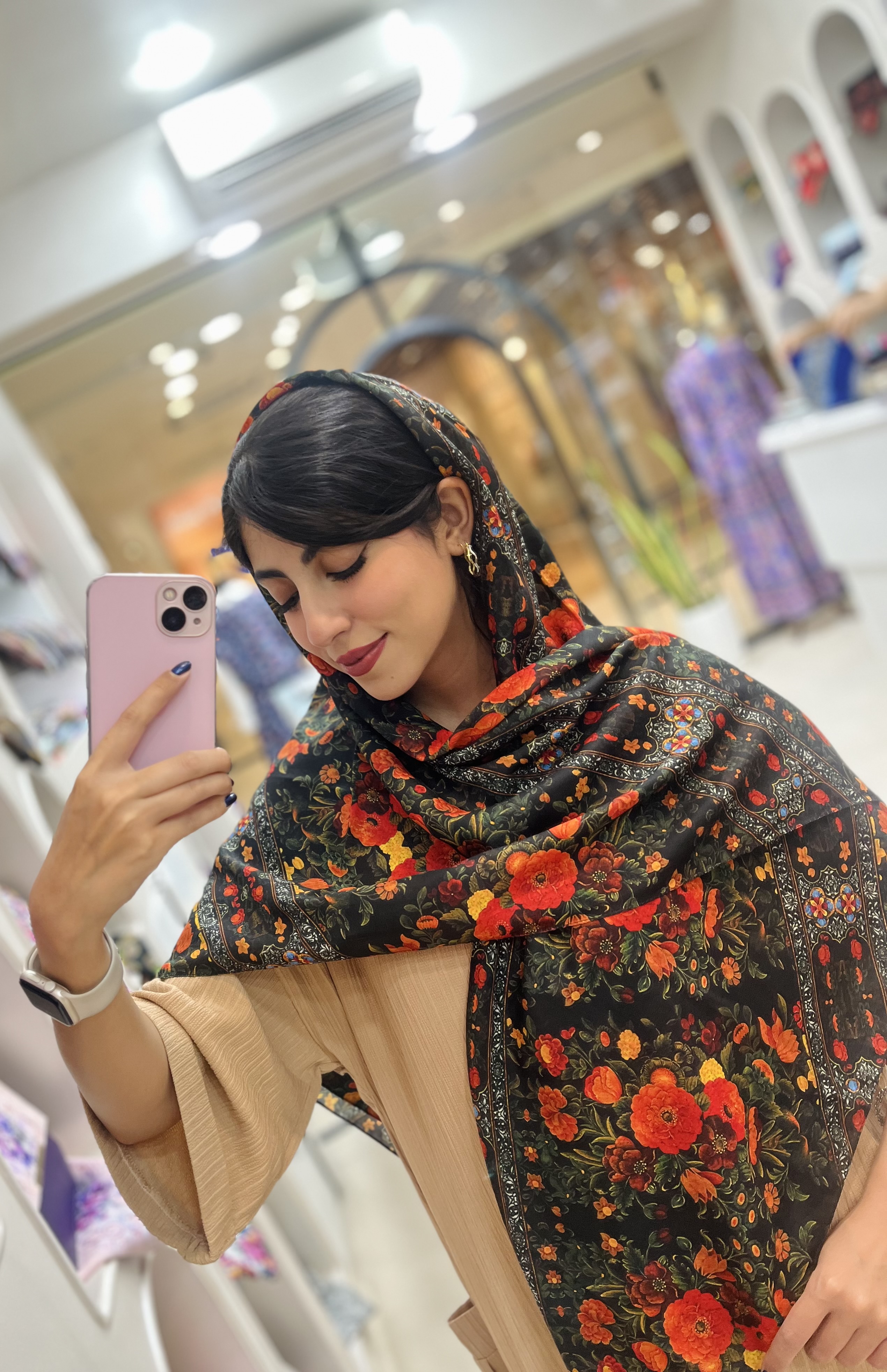 روسری نخی زنانه چهارفصل قواره ۱۳۰ با طراحی اختصاصی