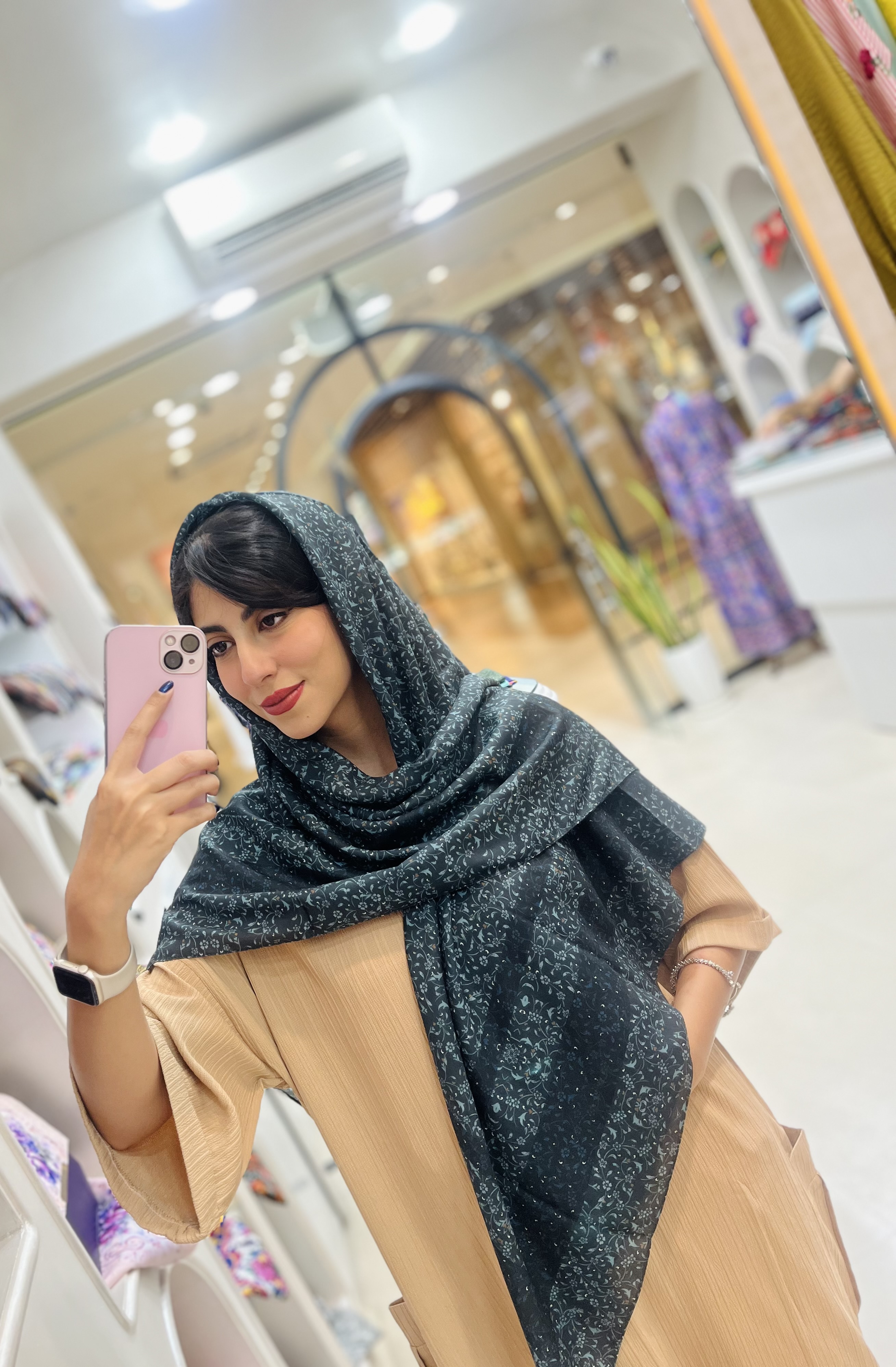 روسری نخی زنانه چهارفصل قواره ۱۳۰ با طراحی اختصاصی