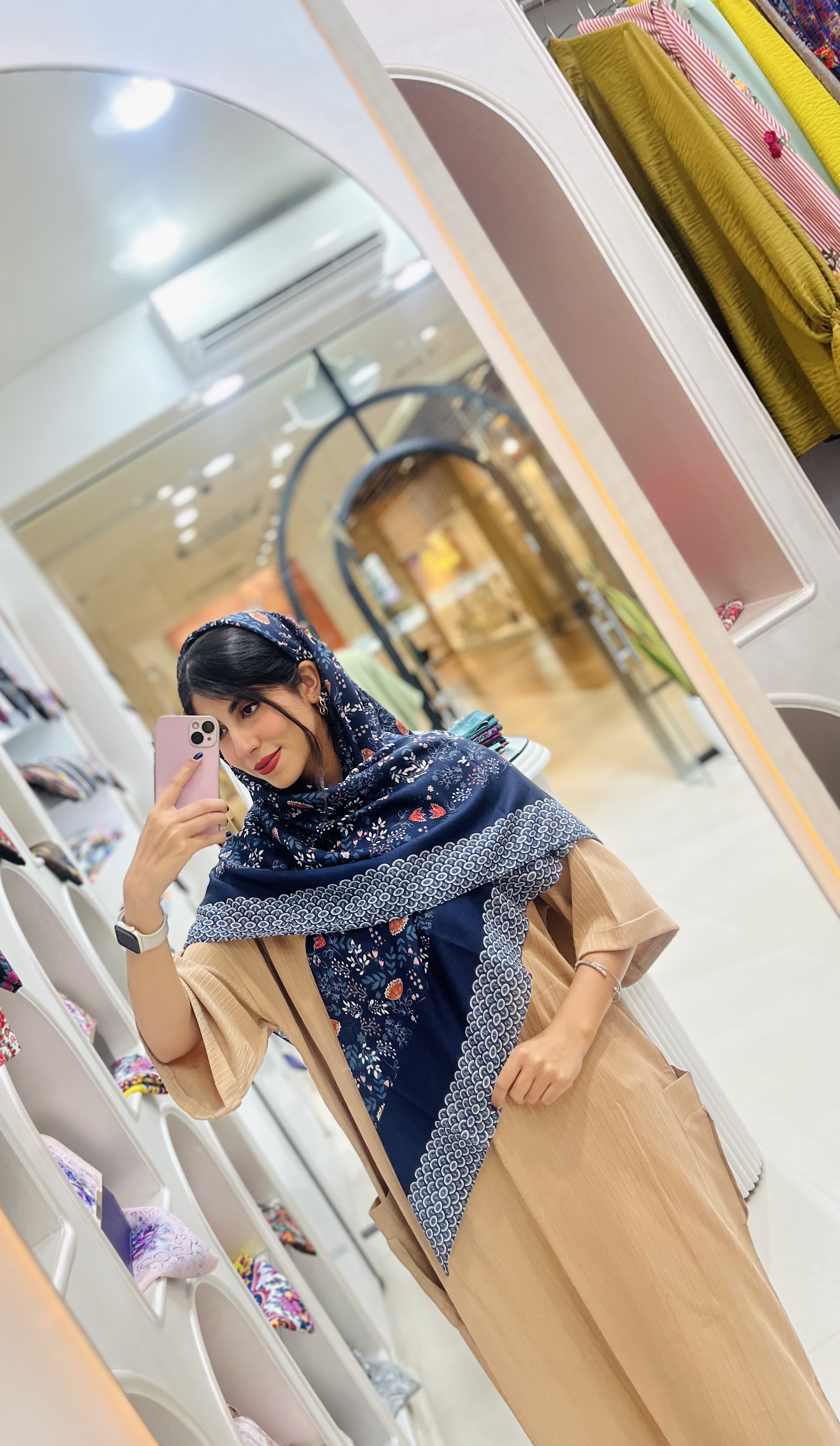 روسری نخی زنانه چهارفصل قواره ۱۳۰ با طراحی اختصاصی
