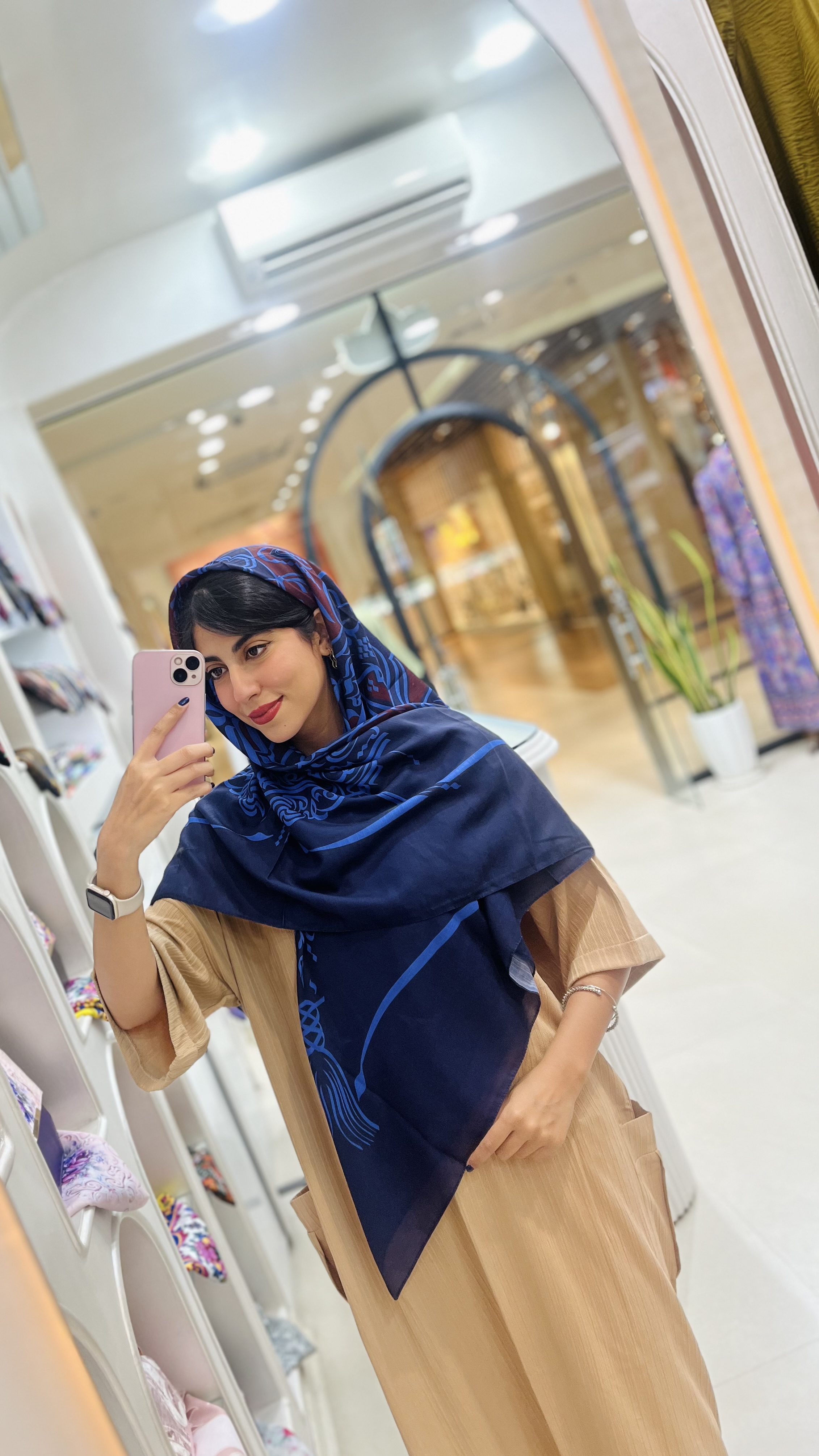 روسری نخی زنانه چهارفصل قواره ۱۳۰ با طراحی اختصاصی