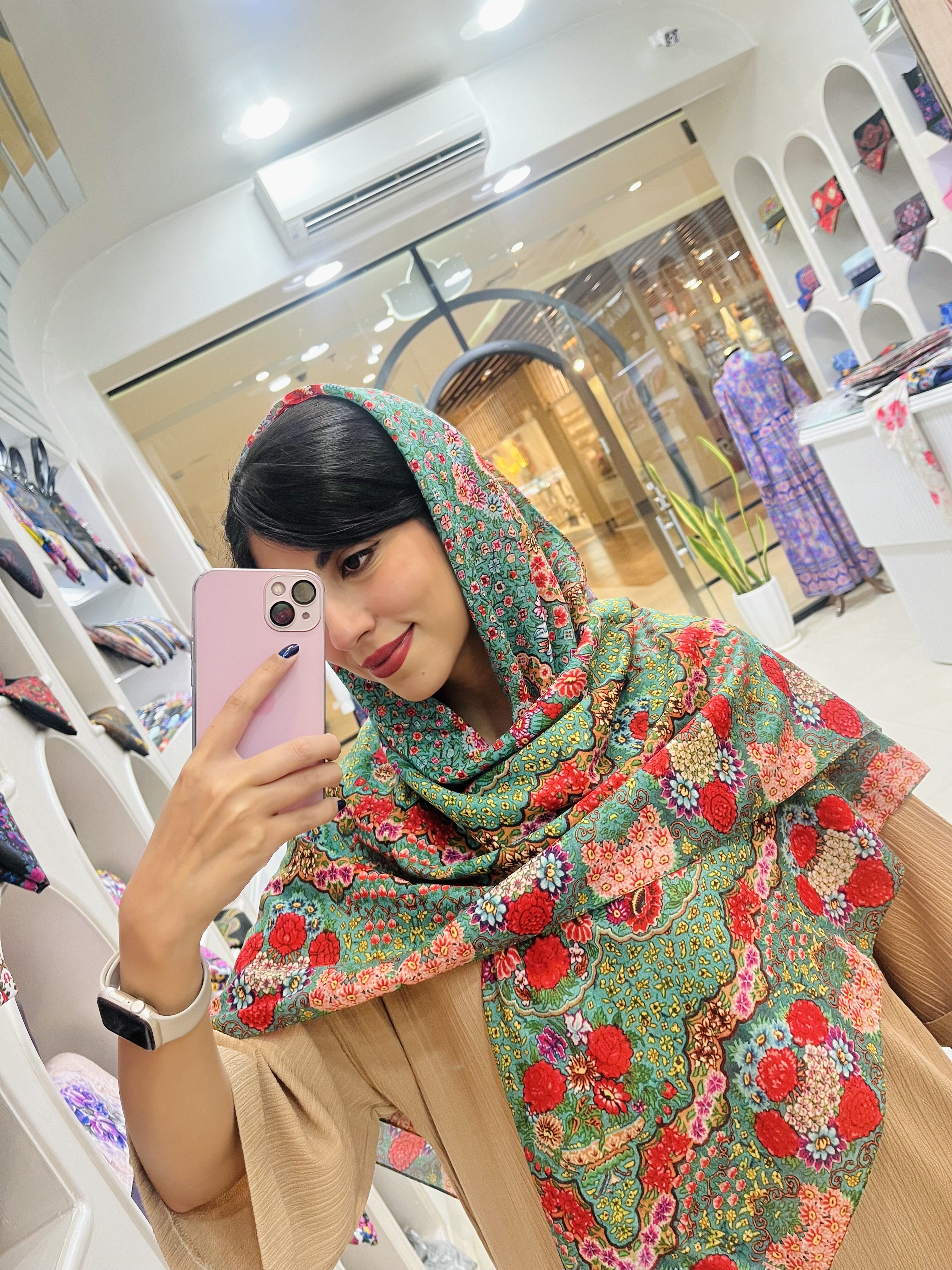 روسری نخی زنانه چهارفصل قواره ۱۳۰ با طراحی اختصاصی