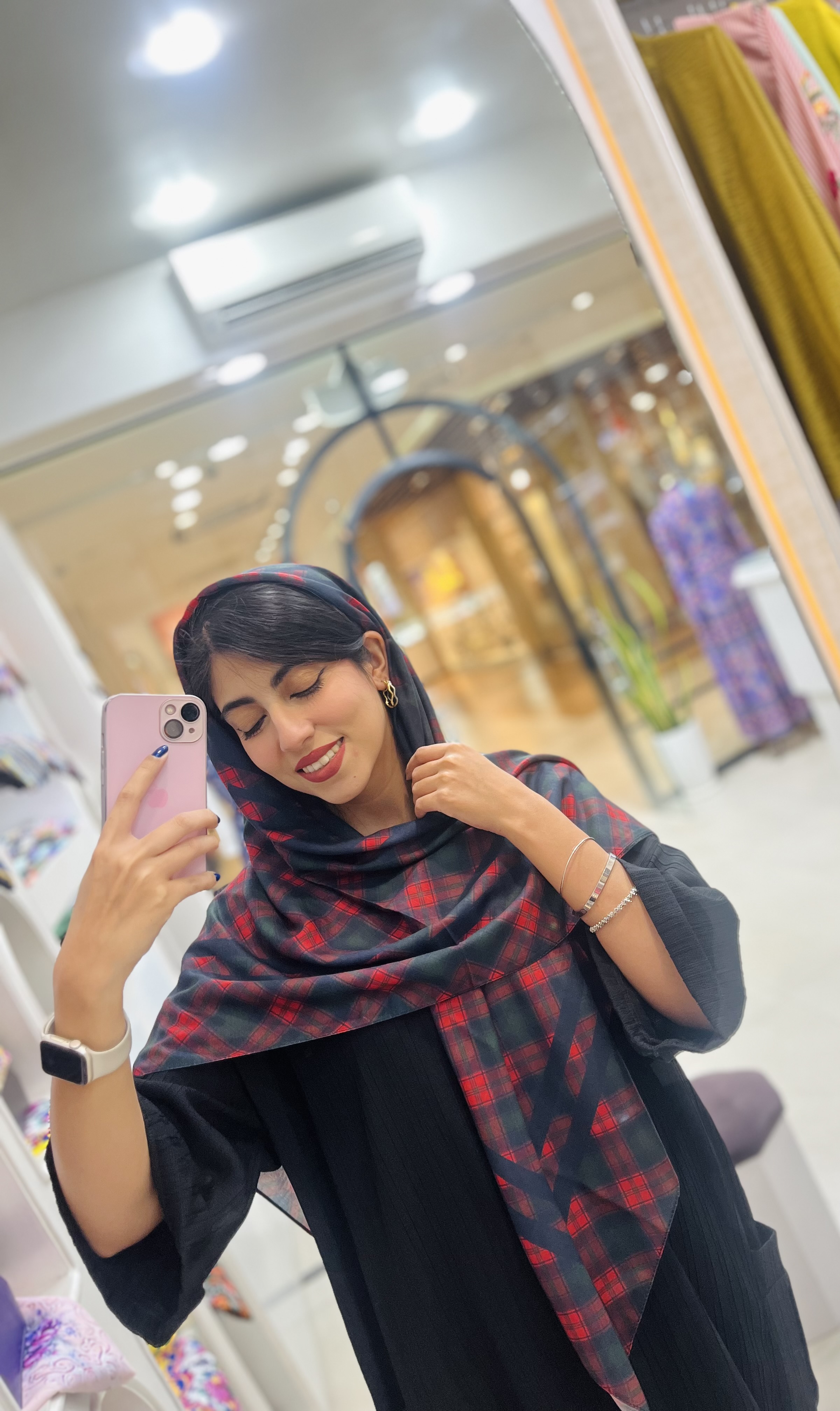 روسری نخی زنانه چهارفصل قواره ۱۳۰ با طراحی اختصاصی