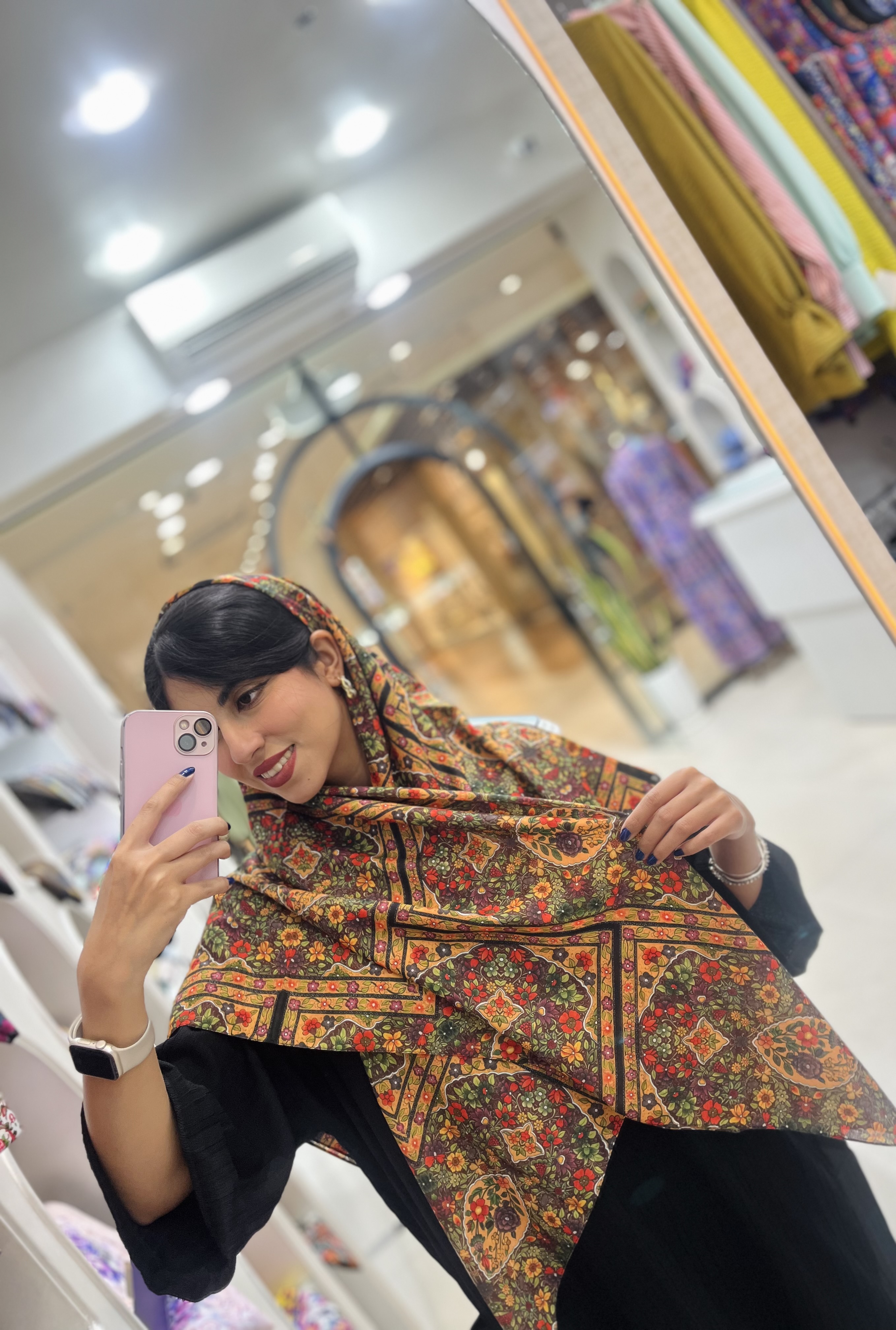 روسری نخی زنانه چهارفصل قواره ۱۳۰ با طراحی اختصاصی