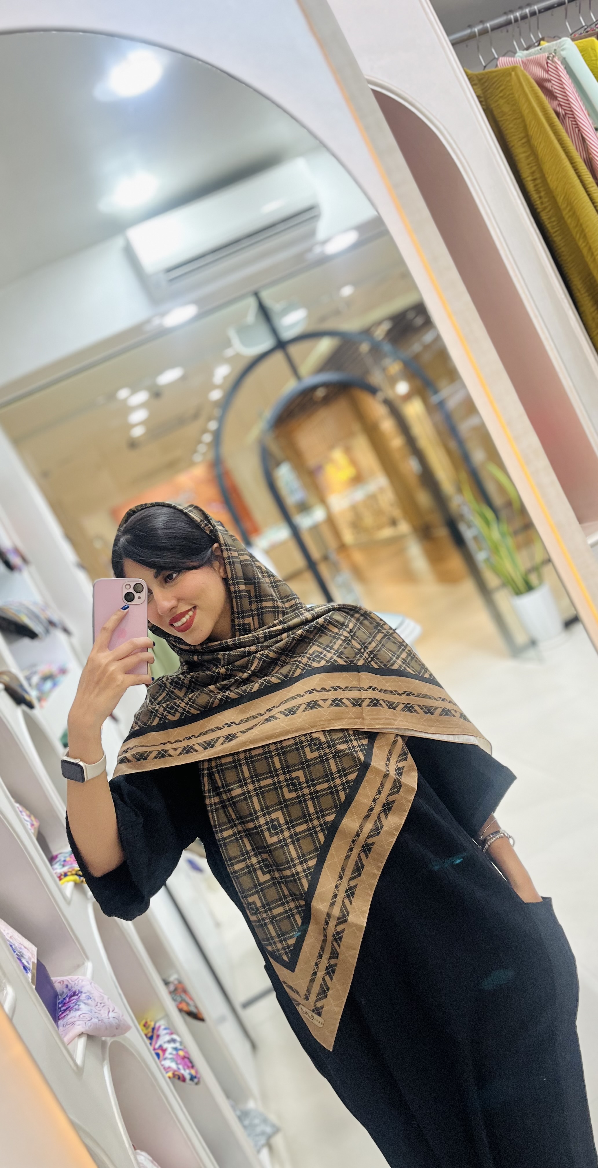 روسری نخی زنانه چهارفصل قواره ۱۳۰ با طراحی اختصاصی