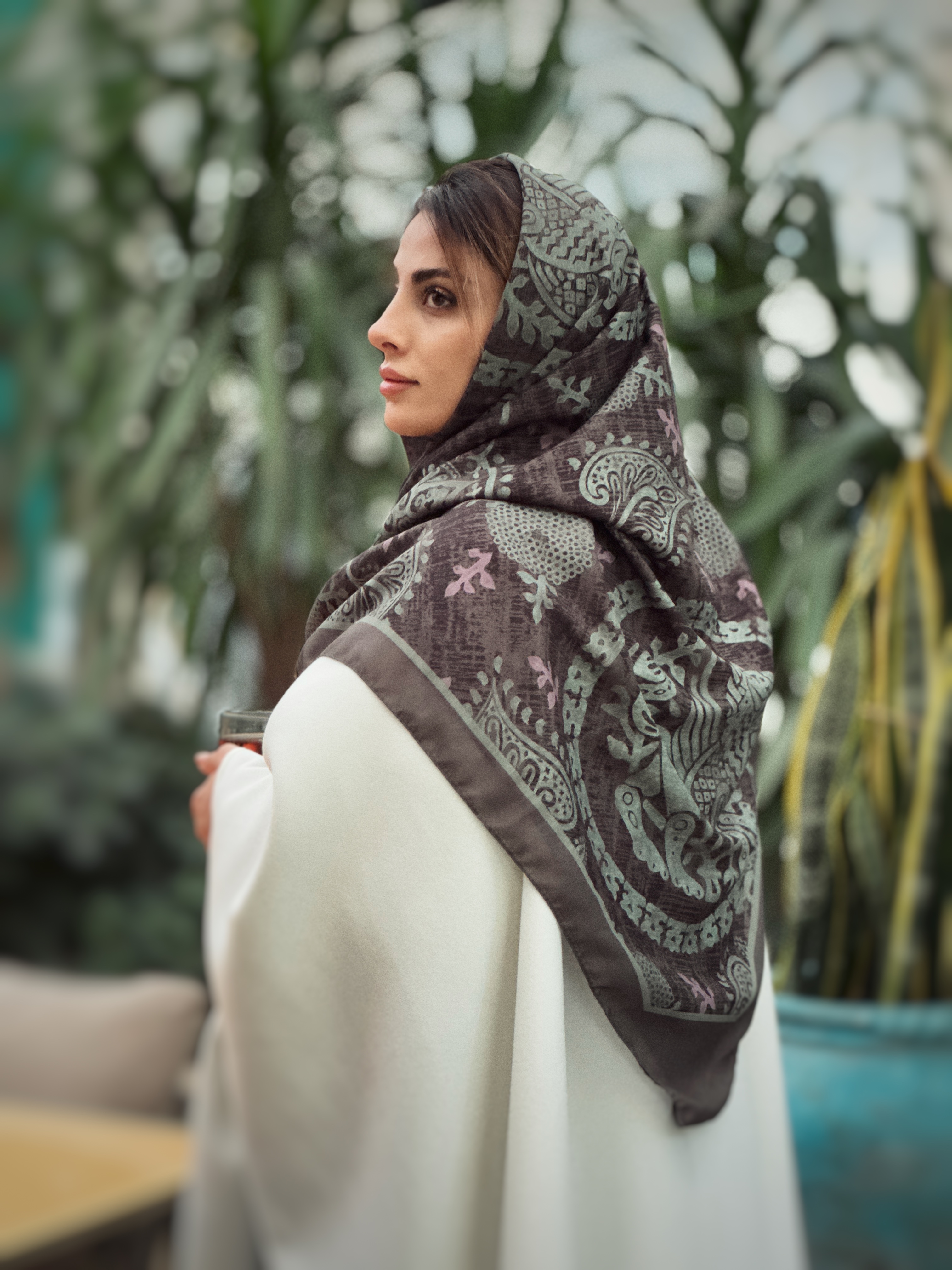 روسری نخی زنانه چهارفصل قواره ۱۳۰ با طراحی اختصاصی