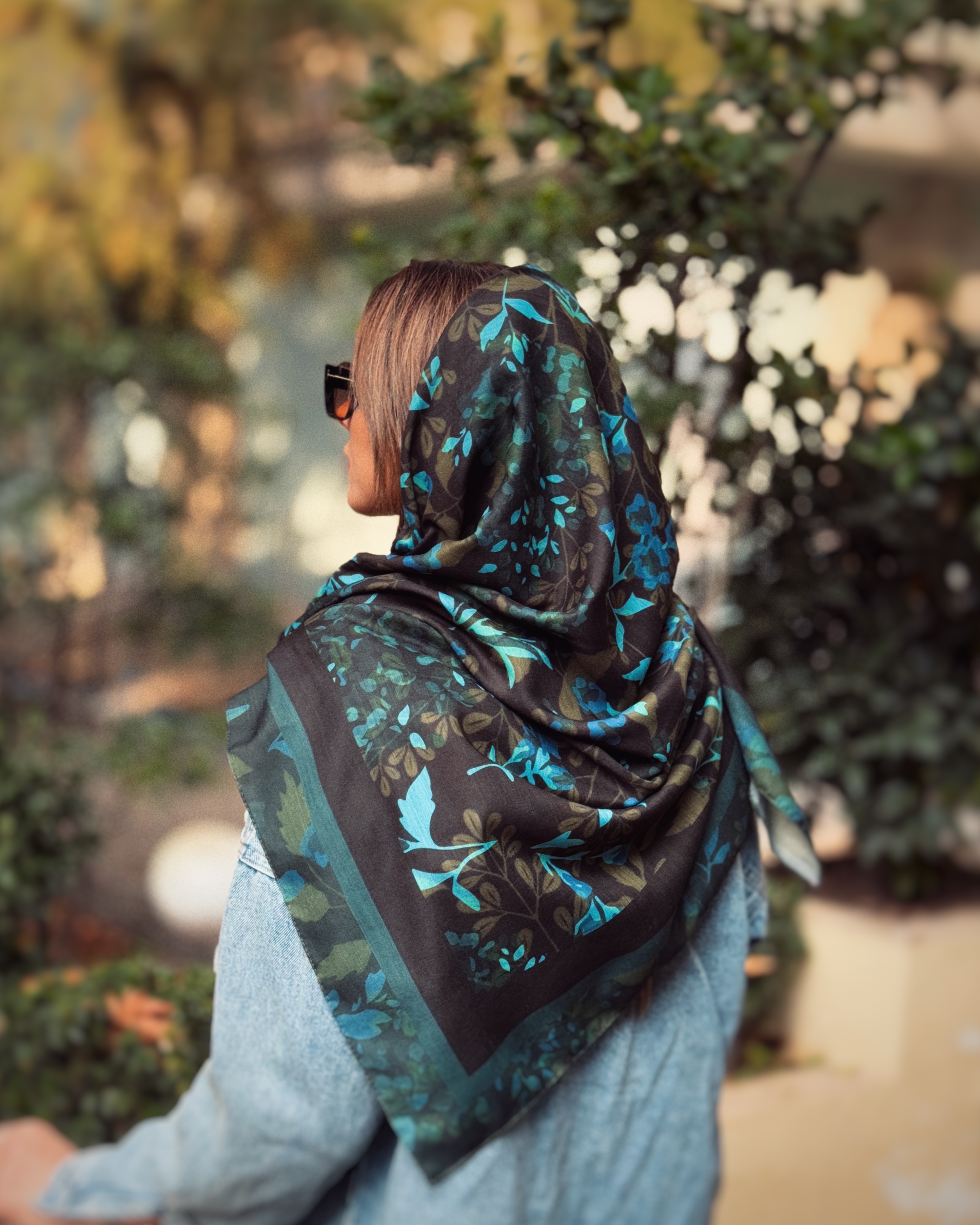 روسری نخی زنانه چهارفصل قواره ۱۳۰ با طراحی اختصاصی