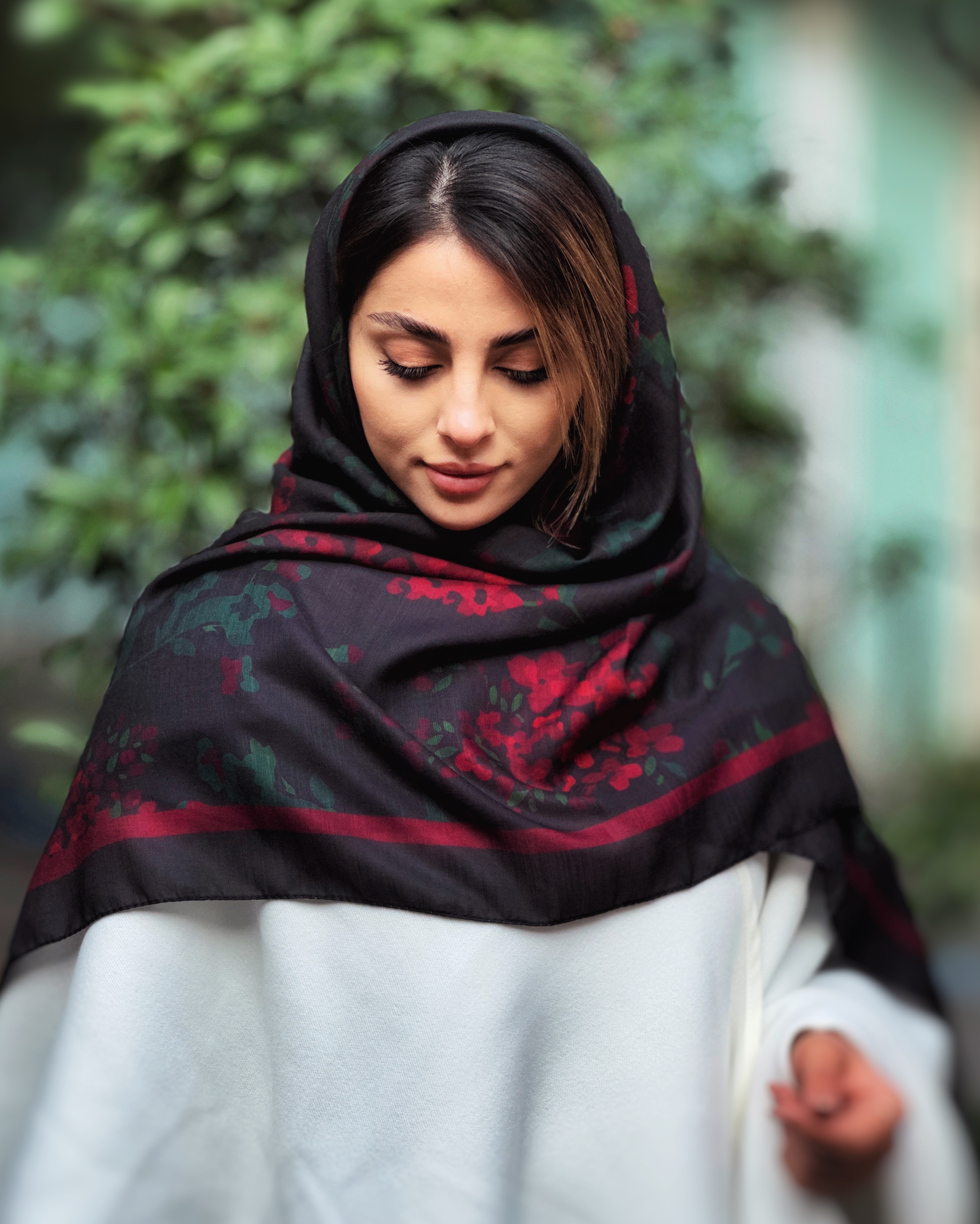 روسری نخی زنانه چهارفصل قواره ۱۳۰ با طراحی اختصاصی