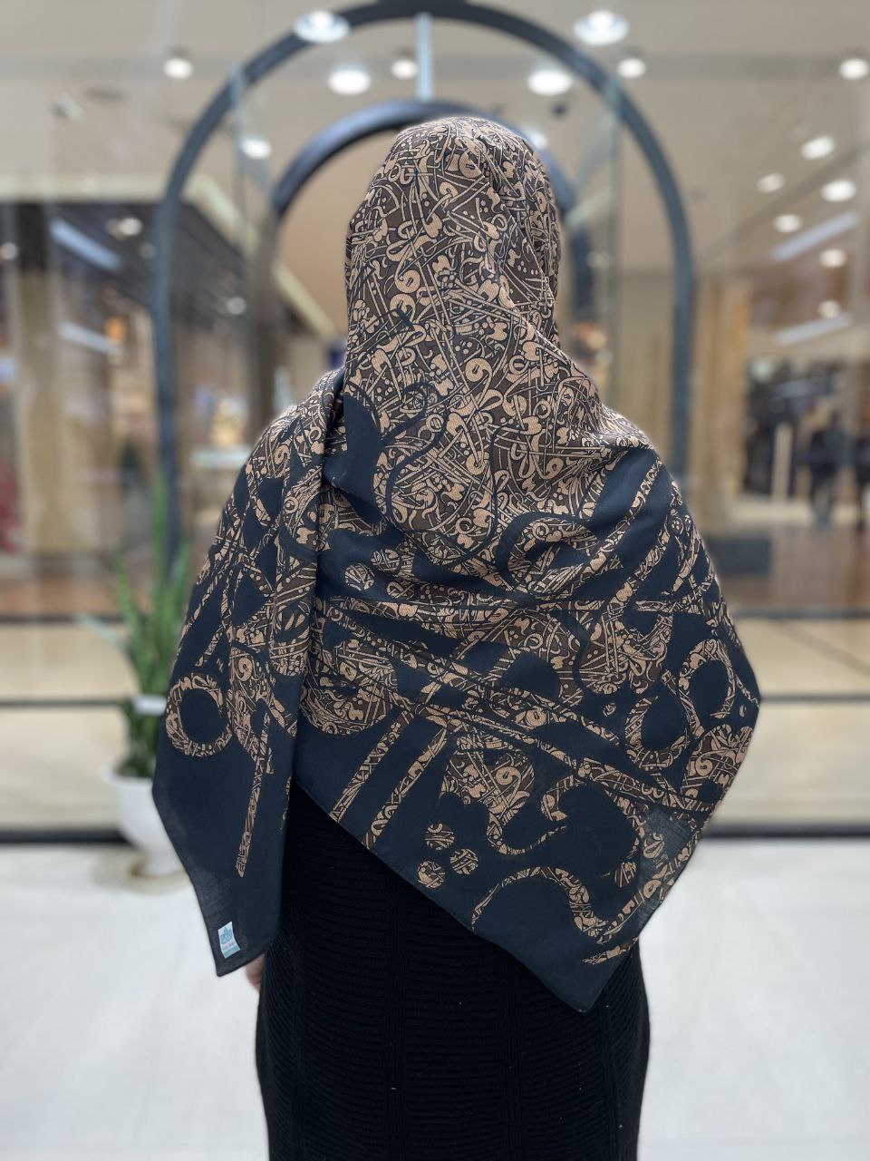 روسری نخی زنانه چهارفصل قواره ۱۳۰ با طراحی اختصاصی